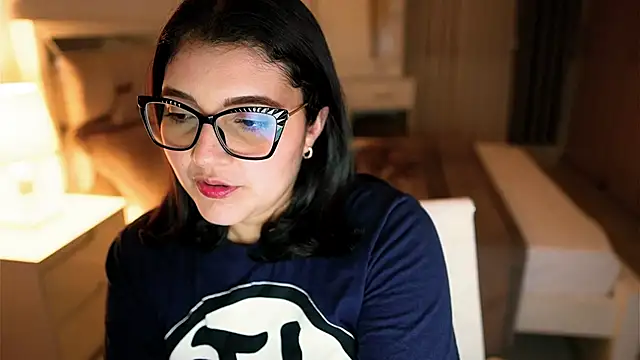 Camilaa bueno online show from September 18, 2025, 11:07 pm