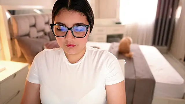 Camilaa bueno online show from October 30, 2025, 8:09 pm