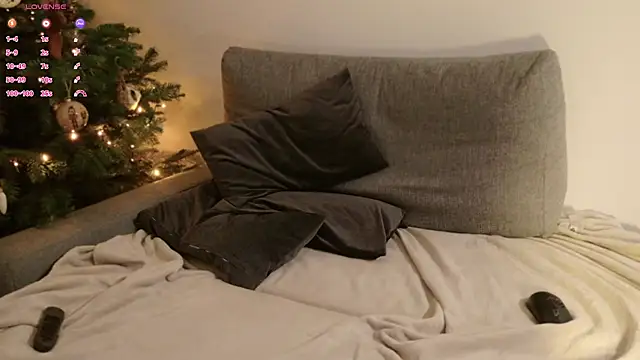 Snapshot of Pinky__Binky chatting on December 28, 2024, 5:46 pm Pinky  Binky online show from December 28, 2024, 5:46 pm