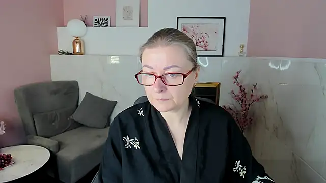 AlexandraKind online show from December 2, 2025, 1:39 pm