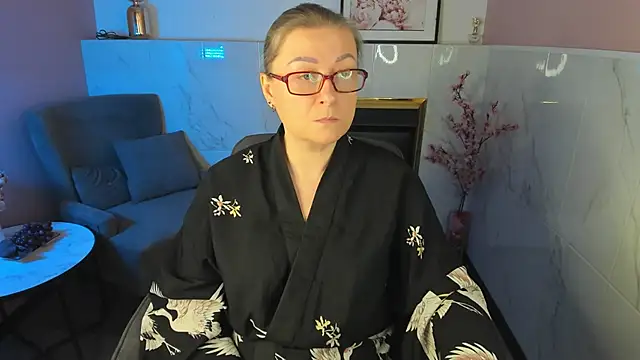 AlexandraKind online show from December 5, 2025, 8:49 pm