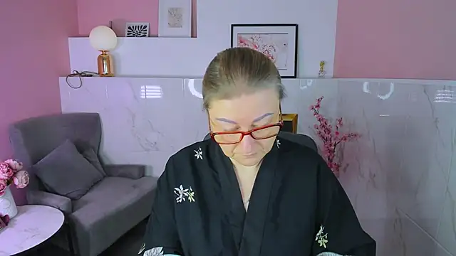 AlexandraKind online show from December 19, 2025, 1:29 pm