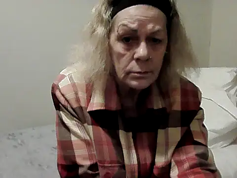 housewife shantie online show from November 4, 2025, 7:07 am