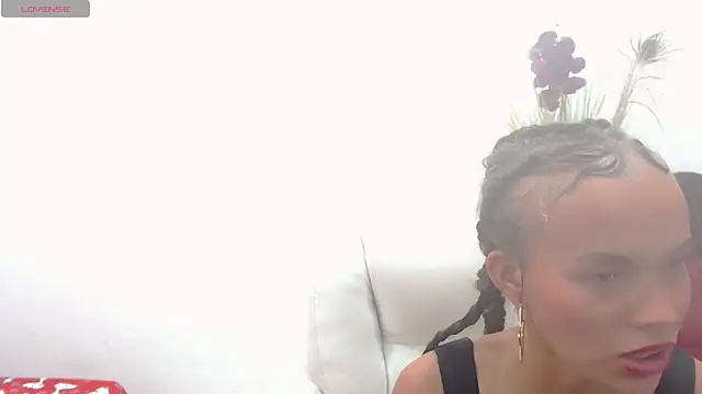 Snapshot of lulu_25_ chatting on December 16, 2024, 2:04 am lulu 25 online show from December 16, 2024, 2:04 am