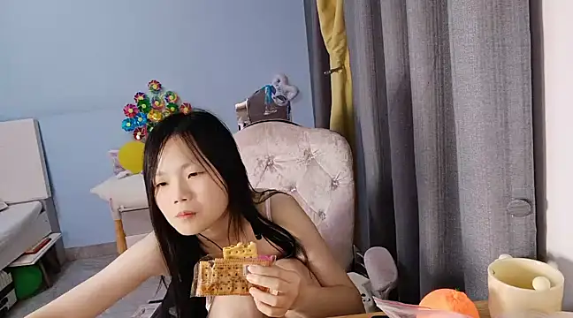 Lena-yyds online show from March 8, 2025, 2:01 am