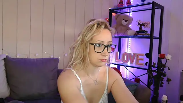 Lyscoquine online show from November 29, 2025, 1:03 pm