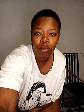 curvyloneah75 online show from October 18, 2025, 4:04 am