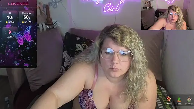 Snapshot of CurvyAnonymousGirl89 chatting on March 5, 2025, 7:27 pm CurvyAnonymousGirl89 online show from March 5, 2025, 7:27 pm