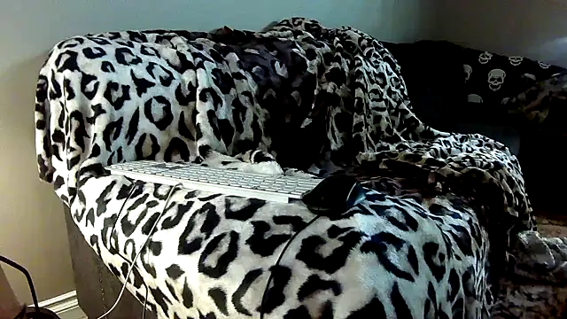 Snapshot of Fuckboy4public chatting on December 25, 2024, 1:51 pm Fuckboy4public online show from December 25, 2024, 1:51 pm