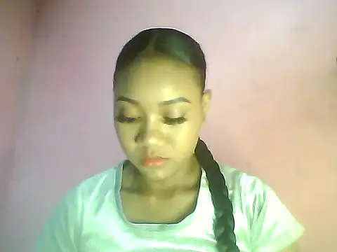 Snapshot of Fariana01 chatting on December 25, 2024, 10:59 pm Fariana01 online show from December 25, 2024, 10:59 pm