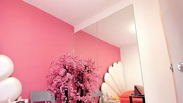 Zoey Donovan online show from March 6, 2025, 7:43 pm