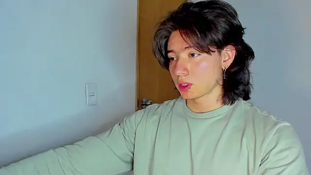 AngelBennet  online show from November 14, 2025, 10:40 pm