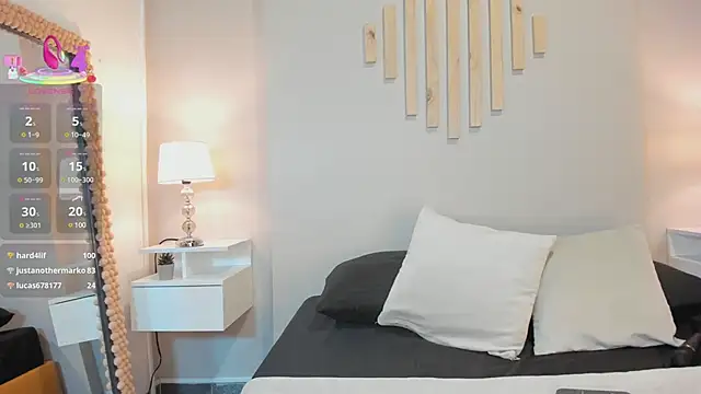 Julia Martinez  online show from March 19, 2025, 2:35 pm