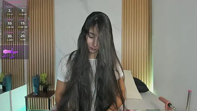 Julia Martinez  online show from February 25, 2026, 11:42 am