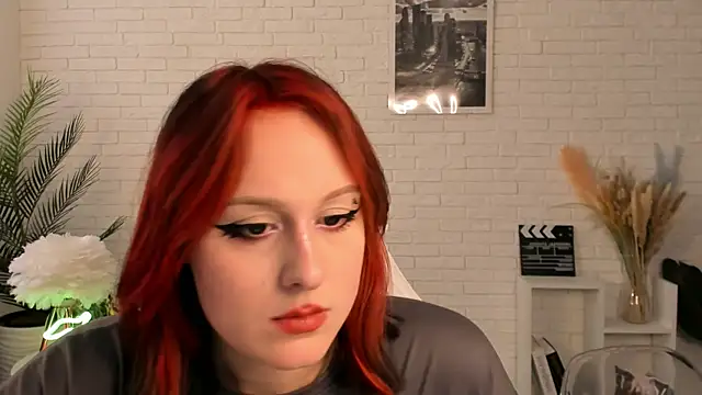 Snapshot of EdlaHatter chatting on December 4, 2024, 9:51 am EdlaHatter online show from December 4, 2024, 9:51 am