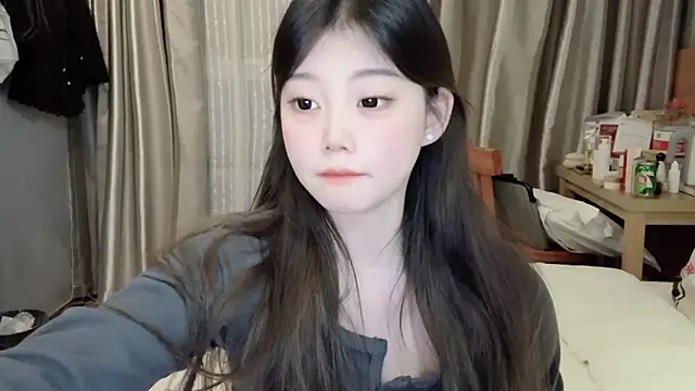 yangyang-1115 online show from February 12, 2025, 12:12 pm