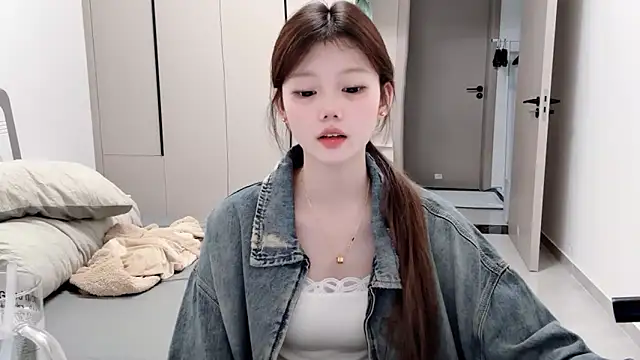 yangyang-1115 online show from September 24, 2025, 4:16 am