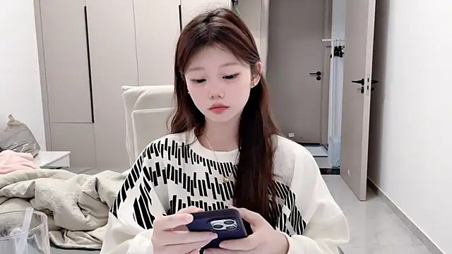 yangyang-1115 online show from October 2, 2025, 5:25 am