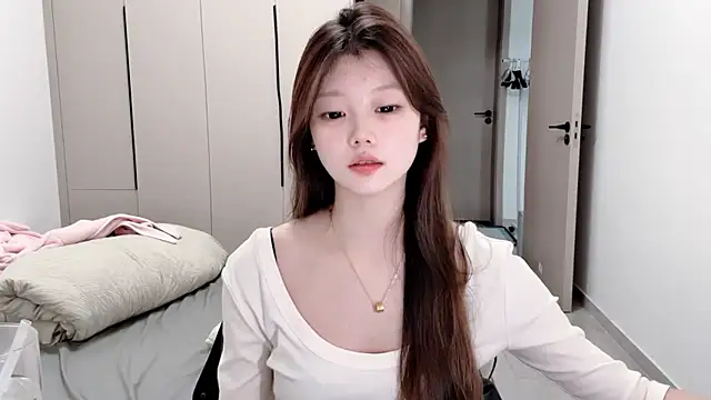 yangyang-1115 online show from October 6, 2025, 4:10 am