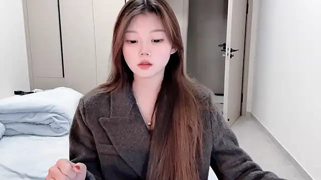 yangyang-1115 online show from November 6, 2025, 4:13 am