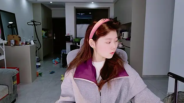 yangyang-1115 online show from December 14, 2025, 5:35 am