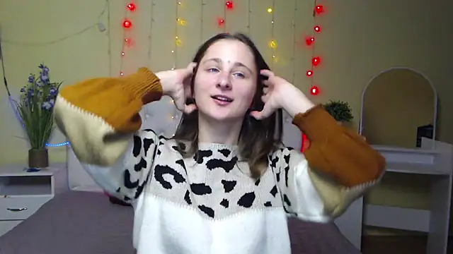Snapshot of MichelLeee chatting on January 14, 2025, 12:14 pm MichelLeee online show from January 14, 2025, 12:14 pm