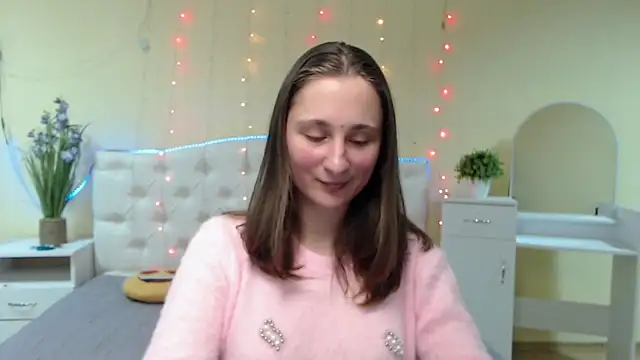 Snapshot of MichelLeee chatting on January 16, 2025, 12:09 pm MichelLeee online show from January 16, 2025, 12:09 pm