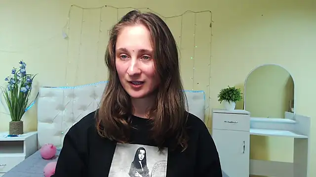 Snapshot of MichelLeee chatting on January 28, 2025, 3:25 pm MichelLeee online show from January 28, 2025, 3:25 pm