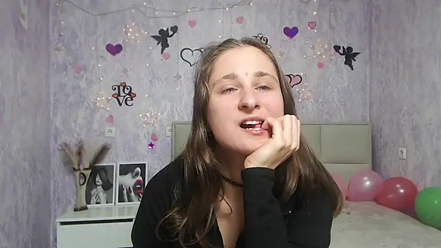 Snapshot of MichelLeee chatting on January 31, 2025, 12:51 pm MichelLeee online show from January 31, 2025, 12:51 pm
