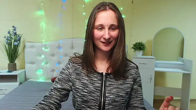 Snapshot of MichelLeee chatting on February 3, 2025, 3:17 pm MichelLeee online show from February 3, 2025, 3:17 pm