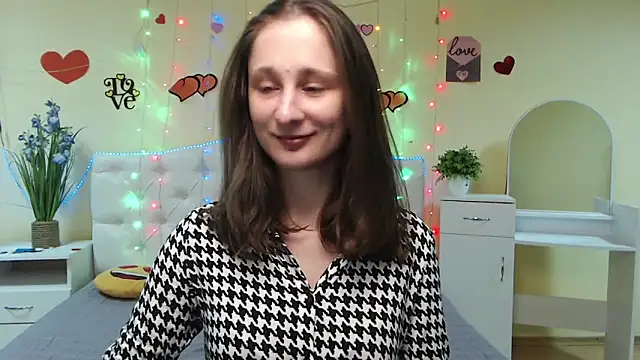 Snapshot of MichelLeee chatting on March 7, 2025, 12:01 pm MichelLeee online show from March 7, 2025, 12:01 pm