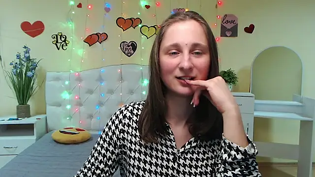 Snapshot of MichelLeee chatting on March 7, 2025, 3:07 pm MichelLeee online show from March 7, 2025, 3:07 pm