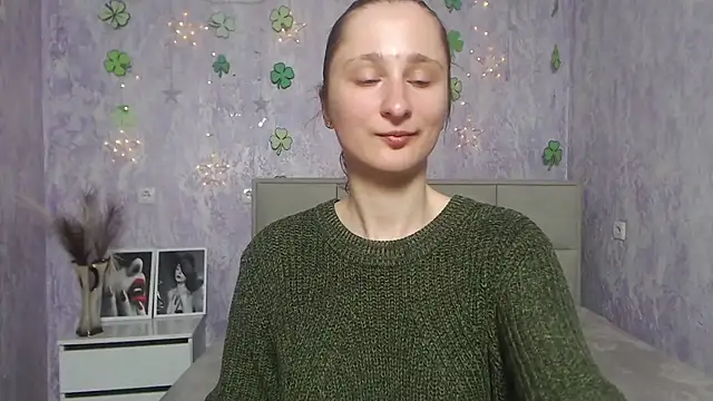 Snapshot of MichelLeee chatting on March 20, 2025, 12:11 pm MichelLeee online show from March 20, 2025, 12:11 pm