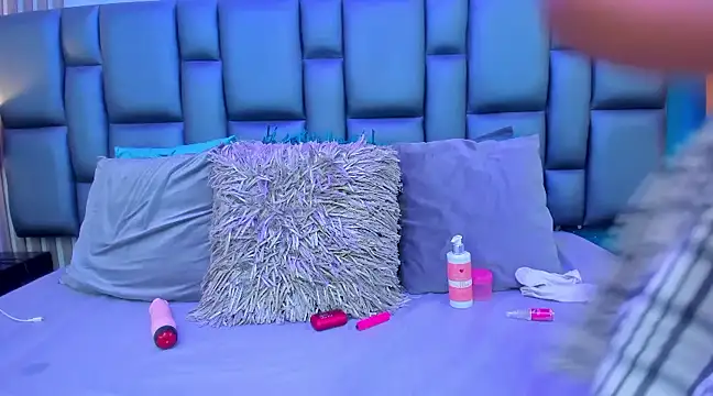 AshleyHill2 online show from February 19, 2025, 7:50 am