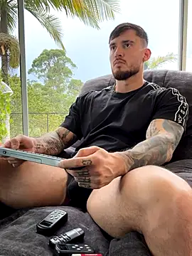 DimitriSullivan  online show from October 24, 2025, 5:53 pm