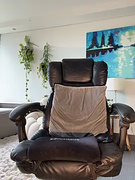 DimitriSullivan  online show from April 17, 2026, 1:03 pm