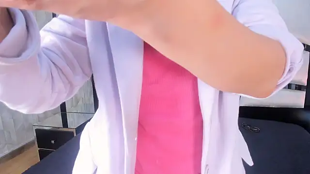 AriannaRussell  online show from February 11, 2025, 2:46 pm