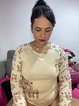 Snapshot of Leyna_Kenet chatting on January 18, 2025, 4:26 am Leyna Kenet online show from January 18, 2025, 4:26 am