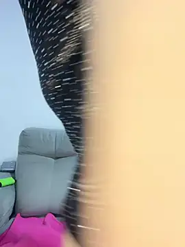 Snapshot of Leyna_Kenet chatting on February 16, 2025, 4:42 am Leyna Kenet online show from February 16, 2025, 4:42 am