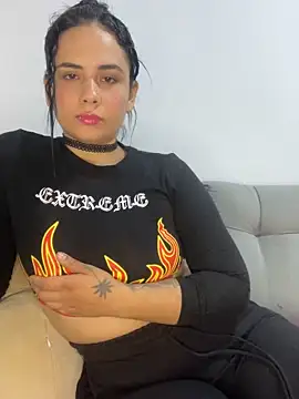 Snapshot of Leyna_Kenet chatting on February 24, 2025, 4:16 am Leyna Kenet online show from February 24, 2025, 4:16 am