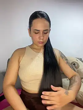 Snapshot of Leyna_Kenet chatting on March 2, 2025, 12:31 am Leyna Kenet online show from March 2, 2025, 12:31 am