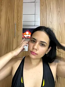 Leyna Kenet online show from November 26, 2025, 10:00 pm