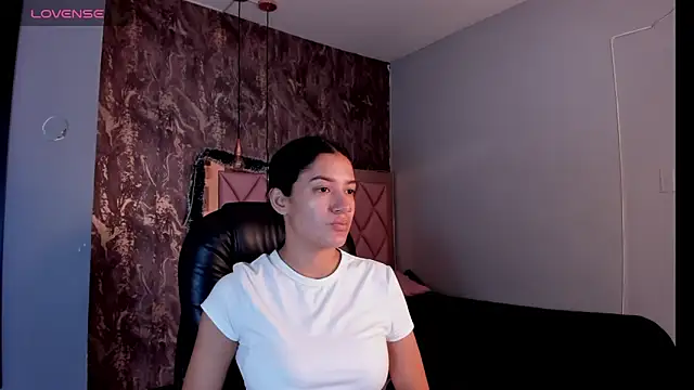 Snapshot of SKYLERWHIITEE chatting on December 16, 2024, 2:25 am SKYLERWHIITEE online show from December 16, 2024, 2:25 am