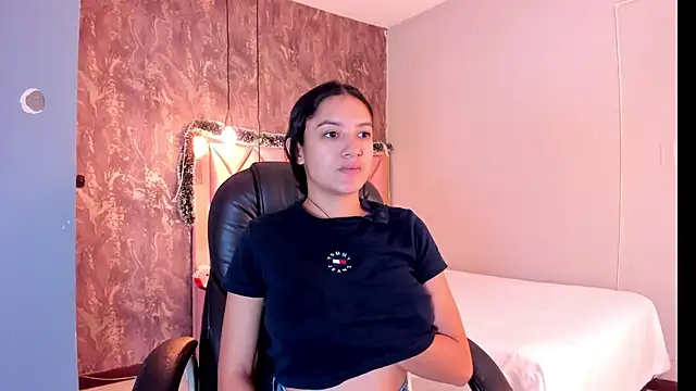 Snapshot of SKYLERWHIITEE chatting on December 21, 2024, 3:03 am SKYLERWHIITEE online show from December 21, 2024, 3:03 am