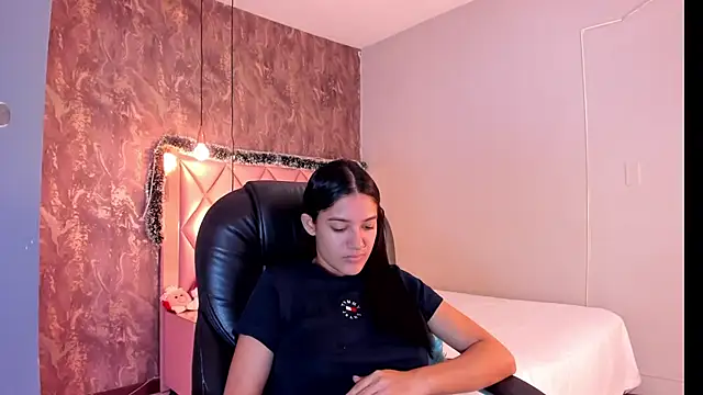 Snapshot of SKYLERWHIITEE chatting on December 21, 2024, 6:09 am SKYLERWHIITEE online show from December 21, 2024, 6:09 am