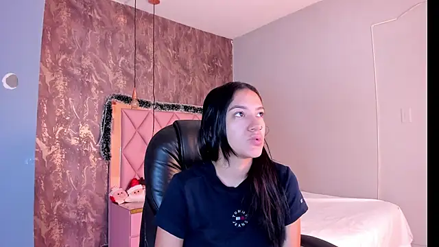 Snapshot of SKYLERWHIITEE chatting on December 21, 2024, 9:12 am SKYLERWHIITEE online show from December 21, 2024, 9:12 am