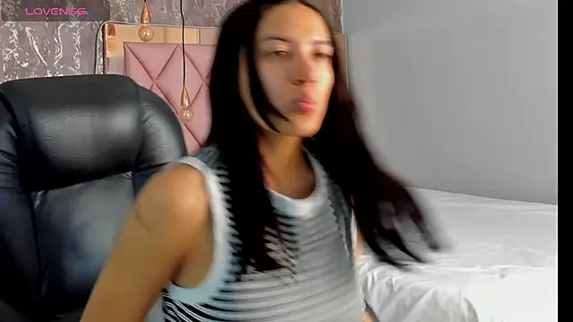 Snapshot of SKYLERWHIITEE chatting on January 8, 2025, 8:49 am SKYLERWHIITEE online show from January 8, 2025, 8:49 am