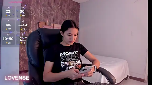 Snapshot of SKYLERWHIITEE chatting on February 5, 2025, 2:40 am SKYLERWHIITEE online show from February 5, 2025, 2:40 am