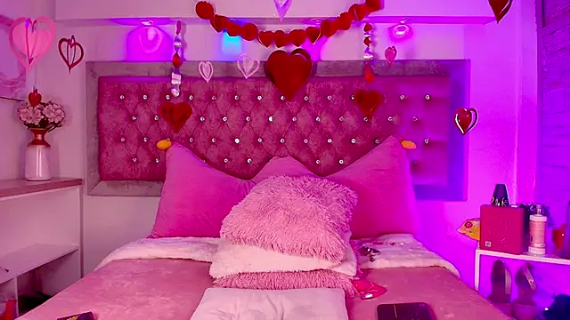 Aniie Doll online show from February 17, 2026, 8:22 am