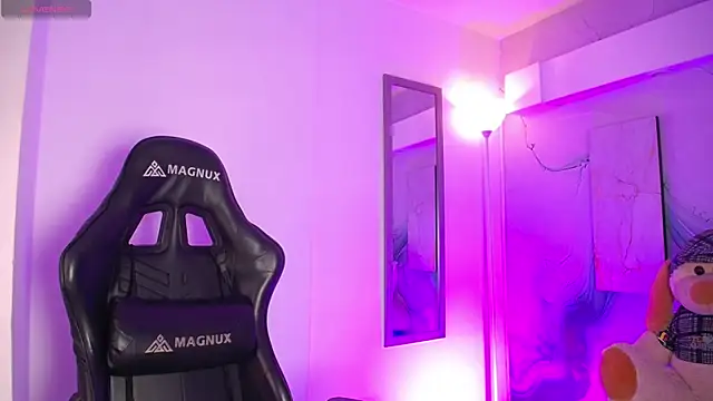 Aniie Doll online show from May 20, 2026, 8:26 pm
